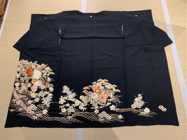 プレミアム　黒留　花柄、波、金駒、刺繍、金　［4570191653058］