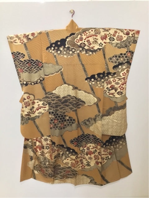 Yellow-brown color, auspicious motifs, cloud pattern, cherry blossoms, plum blossoms, maple leaves, gold thread, gold leaf [4570791710281]
