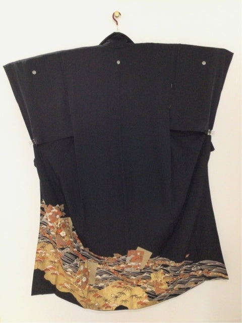 Black silk kimono with wave and flower pattern, pine tree design [4570191710096]