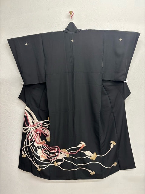 Black formal kimono with knotted cord pattern, embroidered with gold leaf [4570191714131]