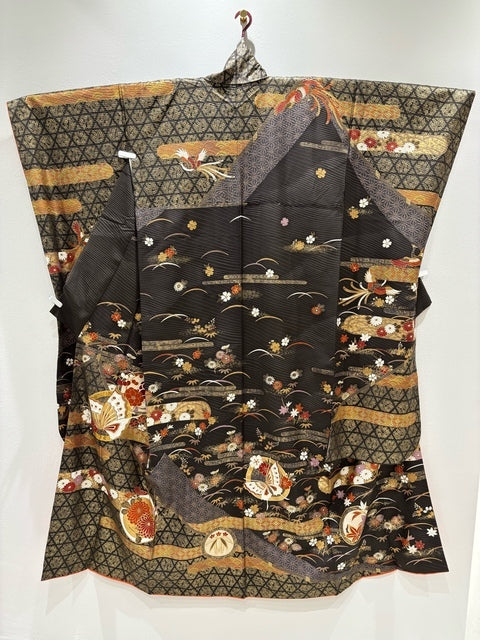 Dark brown, butterfly, chrysanthemum, gold thread, gold embellishments [4570191713189]