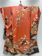 Load image into Gallery viewer, サーモンピンク　花車　霞　金糸　金彩［4570191715435］
