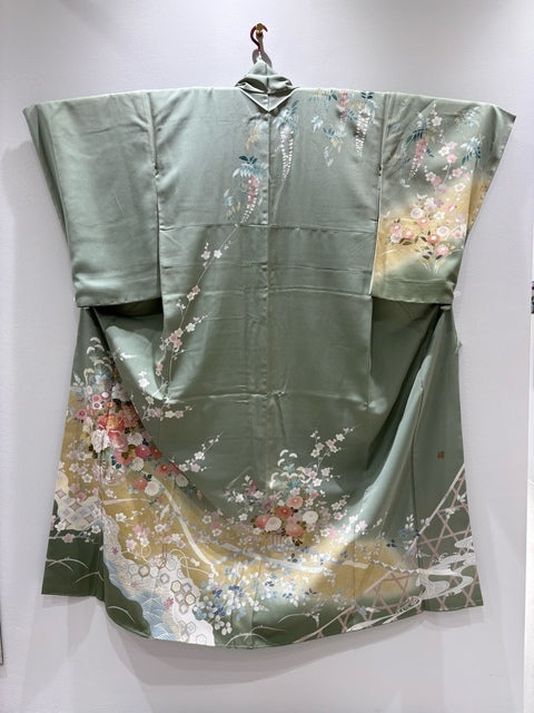 訪問着 灰緑 落款あり 花車 枝梅 刺繍 金彩［4570191714070］