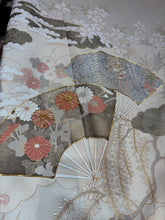 Load image into Gallery viewer, ヴェールＳ 　クリーム　扇　松　鶴　金彩［4570191696635］

