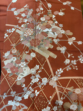 画像をギャラリービューアに読み込む, ホルターネックＭ　橙　オレンジ　薄茶　花筏文　菊　梅　駒刺繍　金彩［4570191697434］

