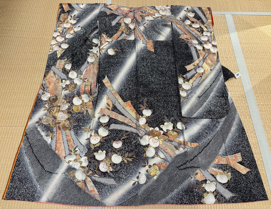 Furisode (long-sleeved kimono) with mandarin orange and floral pattern, tie-dyed in black and gray, with bundled熨斗 (noshi) design [4570191657667]