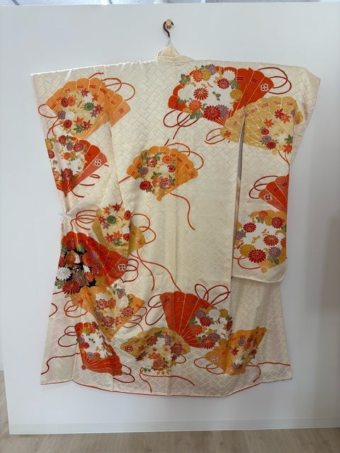 White furisode kimono with fan, chrysanthemum, and cypress fan flower pattern, embroidered with gold leaf [4570191712700]