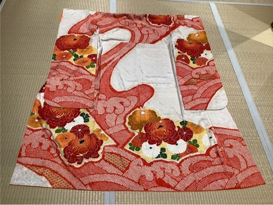 Furisode (long-sleeved kimono), vermilion red tie-dye, white background, chrysanthemum pattern [4570191650927]