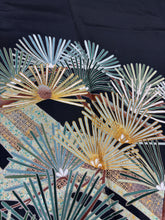 Load image into Gallery viewer, 黒留　松ぼっくり　駒刺繍　金彩　作家物［4570191719839］
