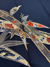 Load image into Gallery viewer, プレミアム　黒留　笹竹宝尽くし文　駒刺繍　金彩［4570191718702］
