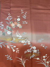 Load image into Gallery viewer, ピンク　刺繍　草花文　暈し染め　金彩［4570191718559］
