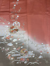 Load image into Gallery viewer, ピンク　媚茶　雪輪花文　駒刺繍　暈し染め　金彩［4570191718627］
