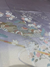 Load image into Gallery viewer, 薄紫　花鳥吉祥立波文　暈し染め　金銀彩［4570191718597］
