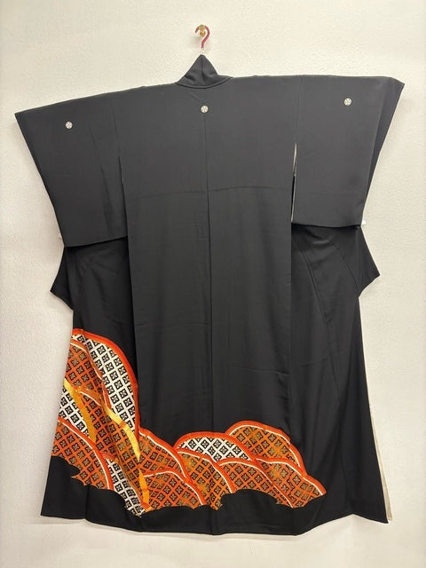 Black kimono with floral diamond pattern, embroidered with gold leaf [4570191714582]