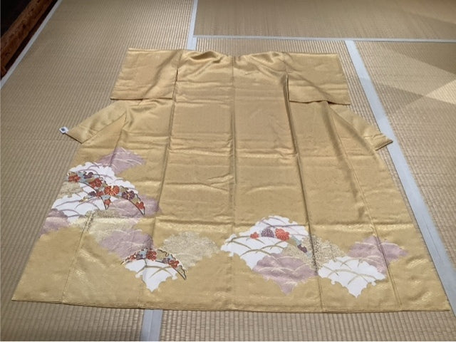 色留　ペールイエローゴールド　　ペールラベンダー　雪輪取　梅　菊