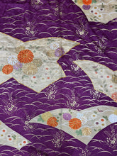 Load image into Gallery viewer, 紫　切嵌草花文　菊　駒刺繍　金彩［4570191718238］
