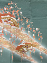 Load image into Gallery viewer, 緑　地紙鴛鴦鷺花文　鶴　雀　駒刺繍　暈し染め ［4570191718078］
