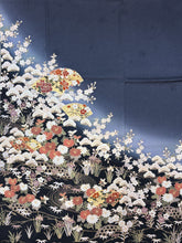 Load image into Gallery viewer, 墨色 濃紺 扇面 草花 金彩 ぼかし ［4570191717484］
