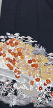 Load image into Gallery viewer, 黒留　流水松竹梅文　駒刺繍　金彩［4570191717965］
