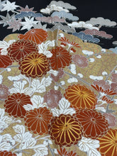 Load image into Gallery viewer, 黒留　流水松竹梅文　駒刺繍　金彩［4570191717965］
