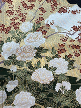 Load image into Gallery viewer, 黒留　流水花鳥文　駒刺繍　金彩［4570191717903］
