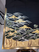 Load image into Gallery viewer, 黒留　飛鶴浜松文　駒刺繍　金彩［4570191717729］
