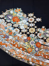 画像をギャラリービューアに読み込む, 黒留　吉祥花宝尽くし　駒刺繍　金彩［4570191717545］

