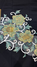 画像をギャラリービューアに読み込む, 黒留　花唐草文　駒刺繍　金銀彩［4570191718207］
