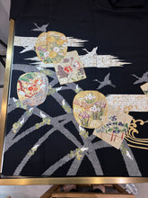 画像をギャラリービューアに読み込む, 黒留　色紙花文　駒刺繍　金彩［4570191718054］
