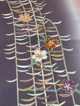 Load image into Gallery viewer, 紫　ベージュ　枝垂れ桜　駒刺繍　暈し染め　金彩［4570191717873］
