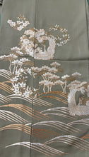 Load image into Gallery viewer, プレミアム　渋緑　鶴　梅　菊　松　仮絵羽［4570191716913］
