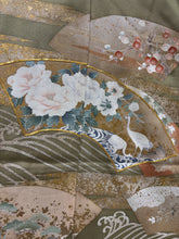 Load image into Gallery viewer, カーキ　扇　波文　牡丹　鶴　仮絵羽［4570191717941］
