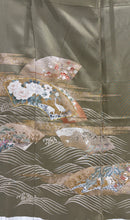 Load image into Gallery viewer, カーキ　扇　波文　牡丹　鶴　仮絵羽［4570191717941］

