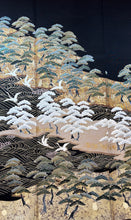 Load image into Gallery viewer, 黒留　立波枝松文　駒刺繍　金彩 ［4570191716821］
