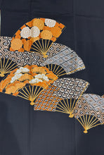Load image into Gallery viewer, プレミアム　黒留　扇面吉祥花文　駒刺繍　総刺繍　金糸［4570191716258］

