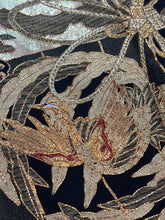 Load image into Gallery viewer, プレミアム　黒留　几帳吉祥花鳥文　駒刺繍　金彩［4570191716494］
