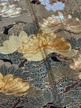Load image into Gallery viewer, 黒留　枝桜松文　駒刺繍　金彩 ［4570191717194］
