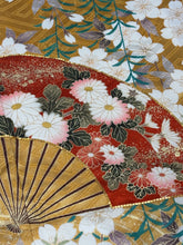 Load image into Gallery viewer, 山吹色　花扇　枝垂れ桜　金糸　金彩 ［4570191 716425］
