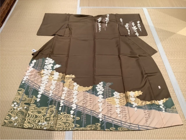 訪問着　ダークブラウン　オリーブグリーン　枝垂れ桜　雲取　橋　流水
