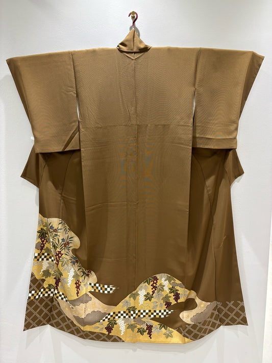 Ochre, brown, grapes, flowers, gold thread, gold leaf, signature [4570191719730]