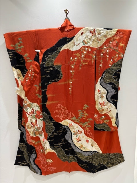 朱色　黒　蝶　菊　刺繍　金銀彩［4570191713400］