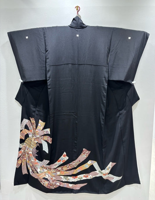 黒留　宝尽くし束ね熨斗文　駒刺繍　金彩［4570191719013］