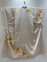 Load image into Gallery viewer, 白　駒刺繍　舞蝶花文　金彩4570191715701
