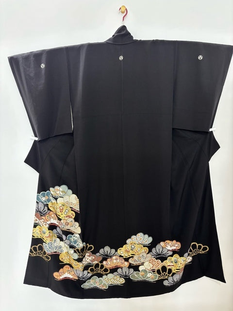 黒留　松宝尽くし草花文　駒刺繍　金彩［4570191712571］