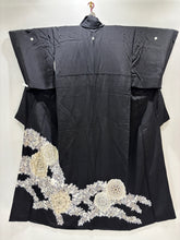 Load image into Gallery viewer, 黒留　正倉院花文　駒刺繍　金銀［4570191716708］

