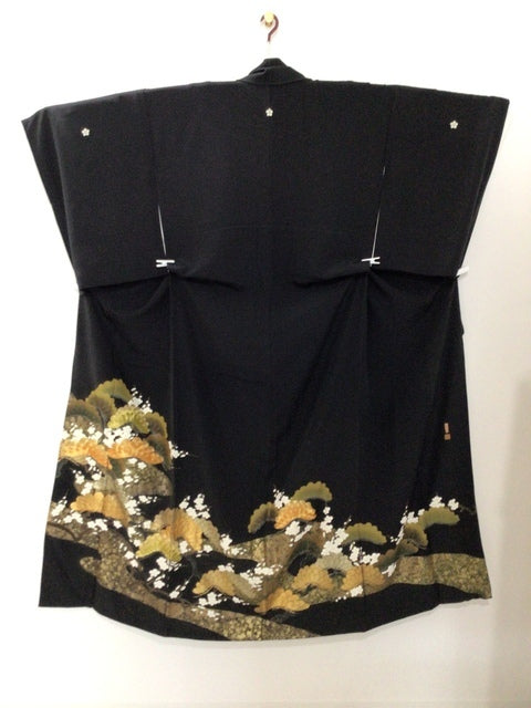 Black formal kimono with branch and flower pine motif, gold leaf, gold thread embroidery, premium [4570191711420]