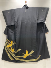 画像をギャラリービューアに読み込む, プレミアム　黒留　駒刺繍　総刺繍　飛鳥熨斗文　金糸　4570191715909
