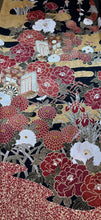 Load image into Gallery viewer, プリュムM 黒　黄土色　御所車　牡丹　菊［4570191696673］
