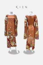 Load image into Gallery viewer, エトワールＳ　サーモンピンク　赤　御所車　草花　金彩［4570191697298］
