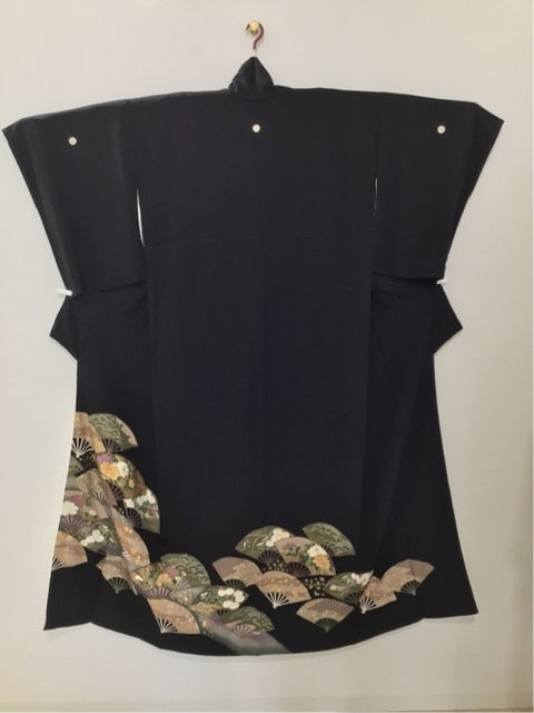 黒留　扇面吉祥草花鳥文　駒刺繍　暈し染め　金彩［4570191711758］